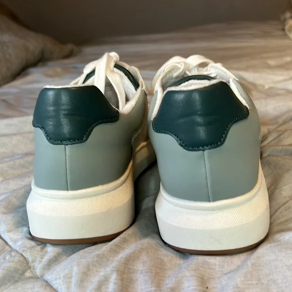 Universal Thread - Picture 3 of 5